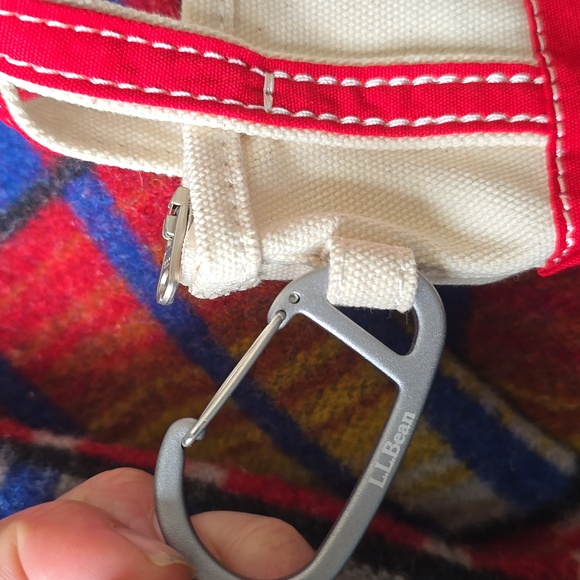 LL Bean Micro Note Tote Mini Bag Zipper + Carabiner Clip Xmas Red - Picture 3 of 6